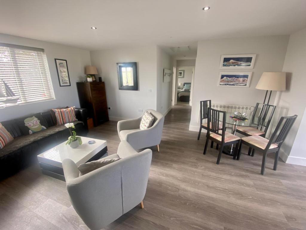 2 Bedroom Cottage Sleeps 4 With Hot-Tub, & Shared Pool Use Sennen Eksteriør bilde