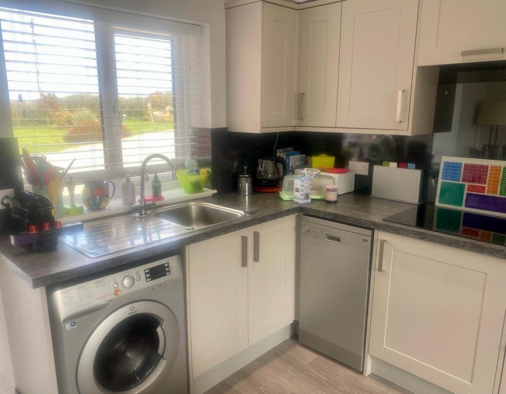 2 Bedroom Cottage Sleeps 4 With Hot-Tub, & Shared Pool Use Sennen Eksteriør bilde