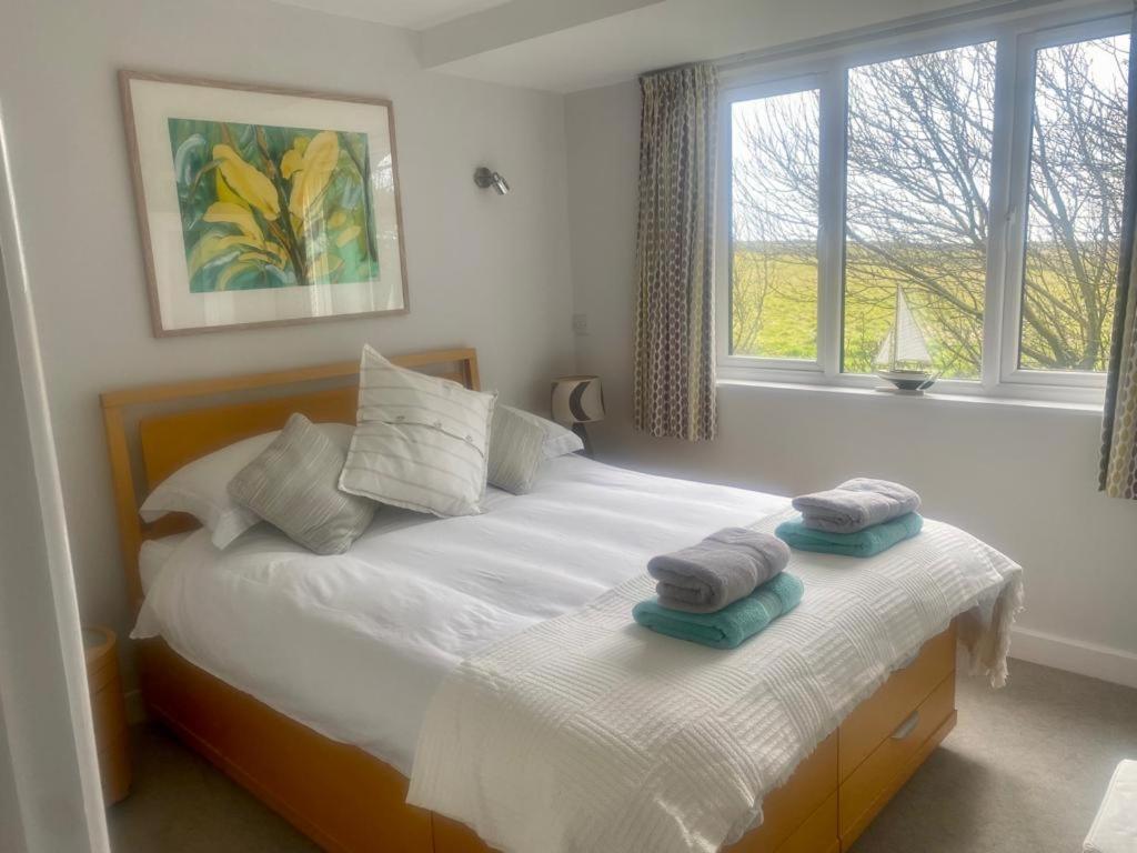 2 Bedroom Cottage Sleeps 4 With Hot-Tub, & Shared Pool Use Sennen Eksteriør bilde