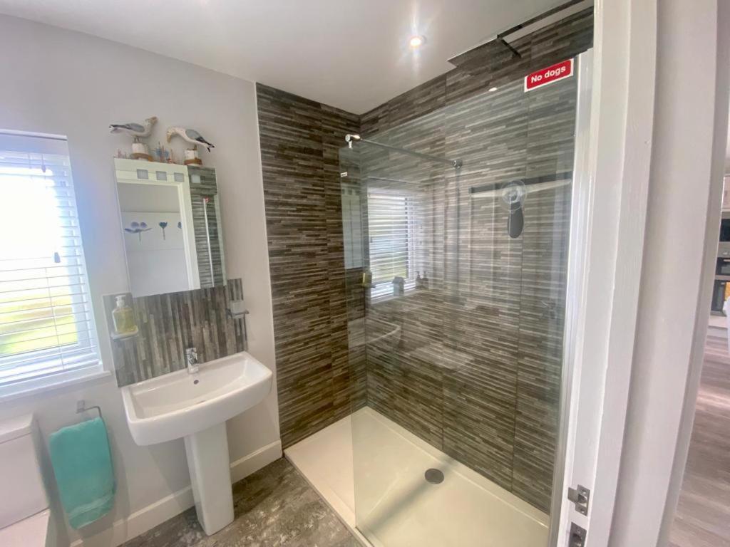 2 Bedroom Cottage Sleeps 4 With Hot-Tub, & Shared Pool Use Sennen Eksteriør bilde