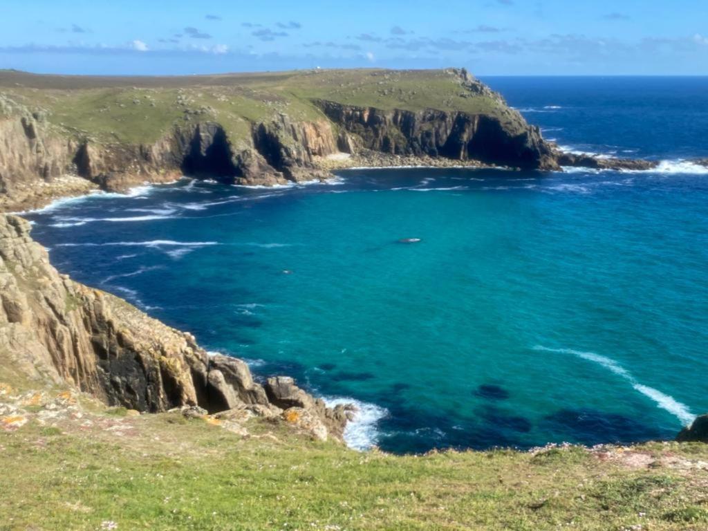 2 Bedroom Cottage Sleeps 4 With Hot-Tub, & Shared Pool Use Sennen Eksteriør bilde