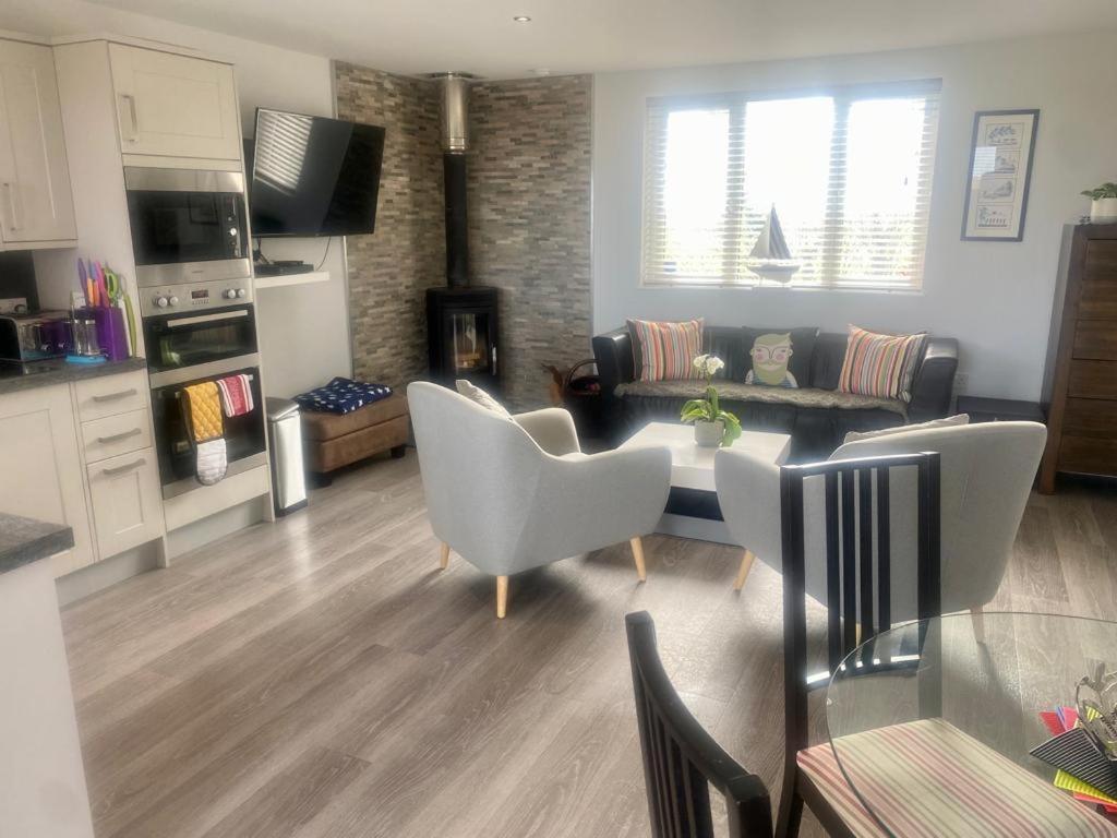 2 Bedroom Cottage Sleeps 4 With Hot-Tub, & Shared Pool Use Sennen Eksteriør bilde
