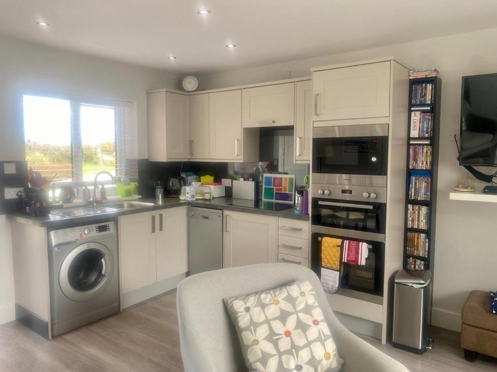 2 Bedroom Cottage Sleeps 4 With Hot-Tub, & Shared Pool Use Sennen Eksteriør bilde