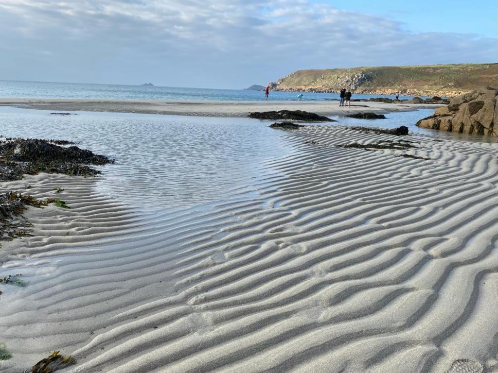 2 Bedroom Cottage Sleeps 4 With Hot-Tub, & Shared Pool Use Sennen Eksteriør bilde