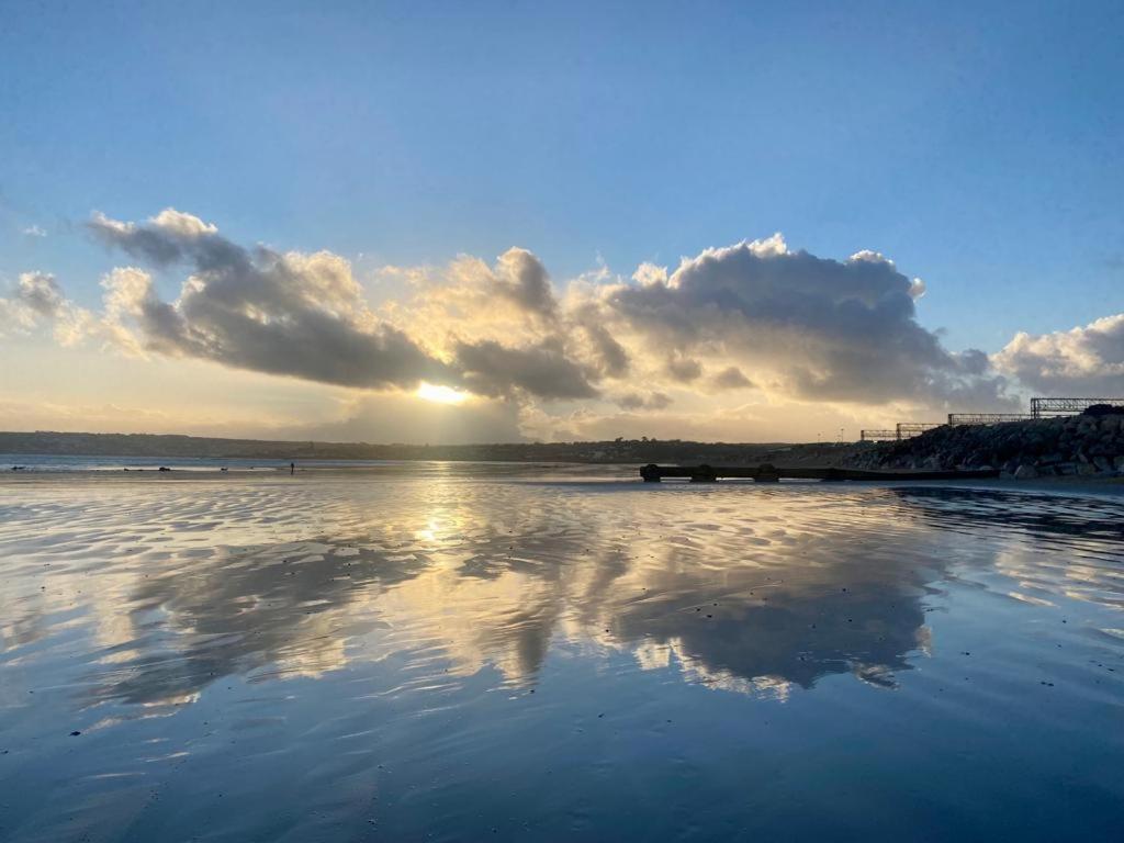 2 Bedroom Cottage Sleeps 4 With Hot-Tub, & Shared Pool Use Sennen Eksteriør bilde